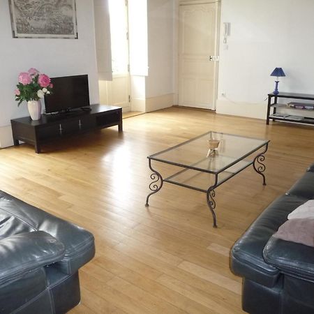 Les Charmottes Apartment นุย-แซ็ง-ฌอร์ฌ ภายนอก รูปภาพ