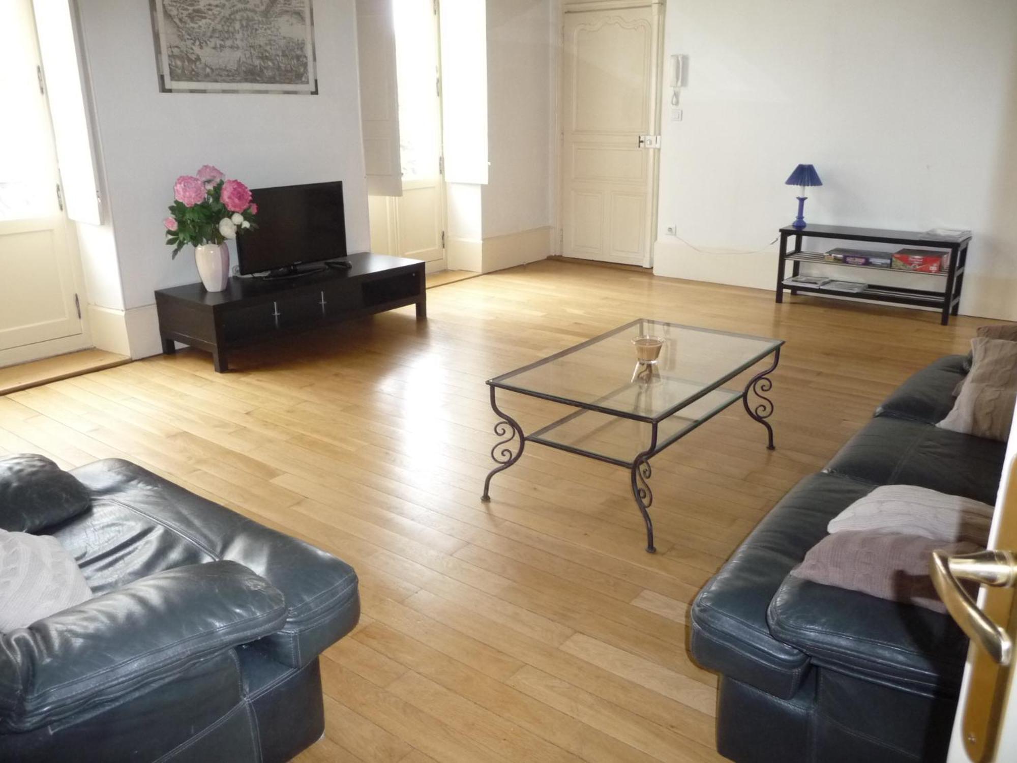 Les Charmottes Apartment นุย-แซ็ง-ฌอร์ฌ ภายนอก รูปภาพ